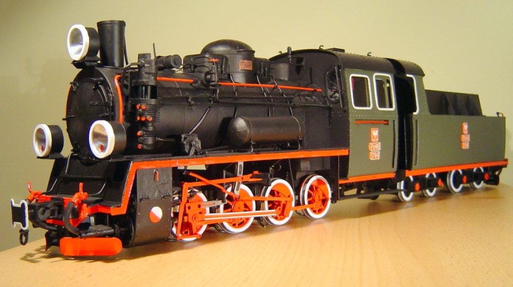 Papírový model parní lokomotívy Px48