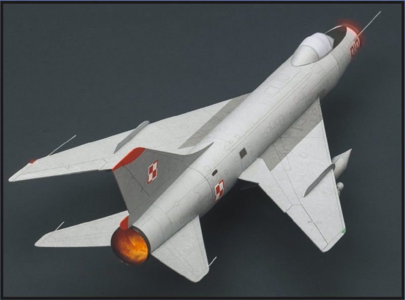 Papírový model stíhacího bombardéru Su-7 BKL
