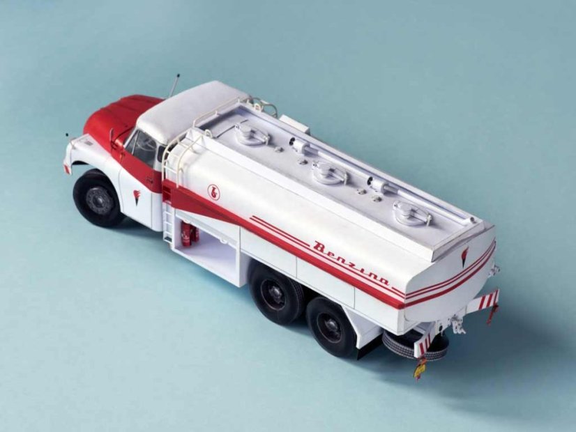 Autocisterna Tatra 138 C-12 Benzina