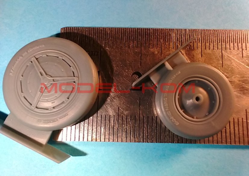 SR-71A - plastová kola