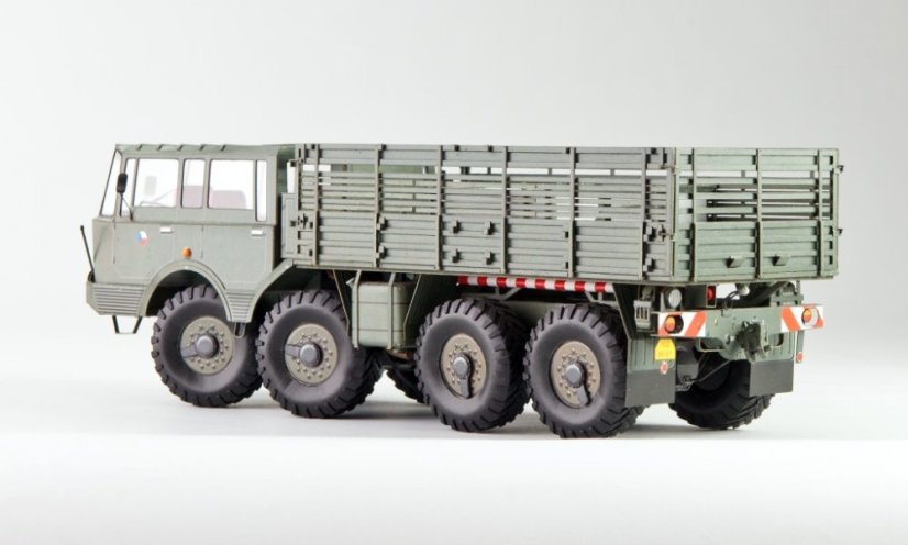 Tatra 813 8x8 KOLOS - armádní tahač