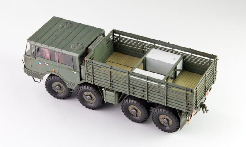 Tatra 813 8x8 KOLOS - armádní tahač