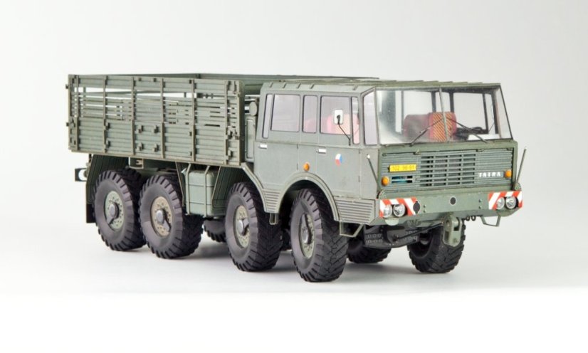 Tatra 813 8x8 KOLOS - armádní tahač
