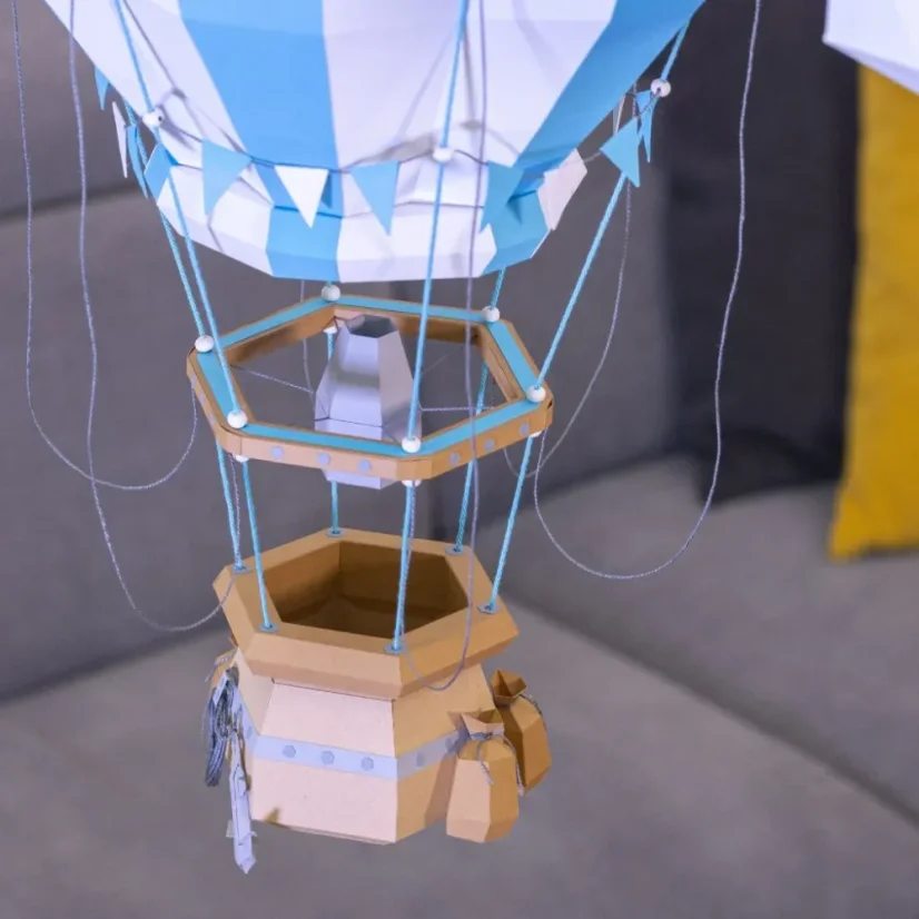 Horkovzdušný balón v oblacích - modrý/ fialový