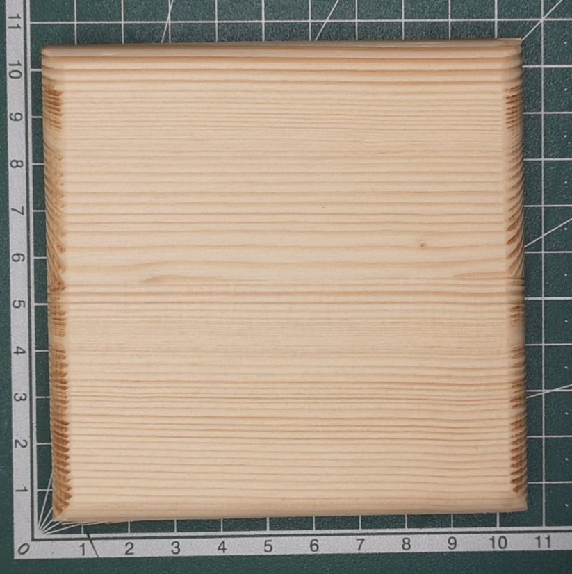 Wooden pad under the model - Square 10 x 10 cm