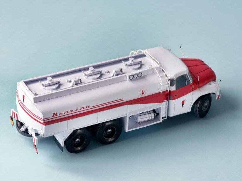 Autocisterna Tatra 138 C-12 Benzina