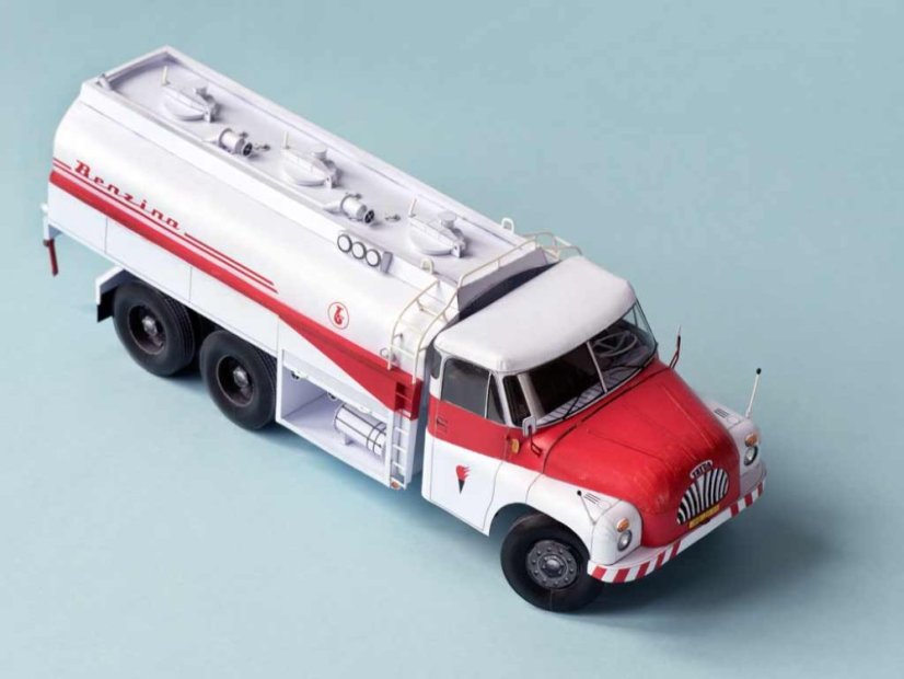 Autocisterna Tatra 138 C-12 Benzina