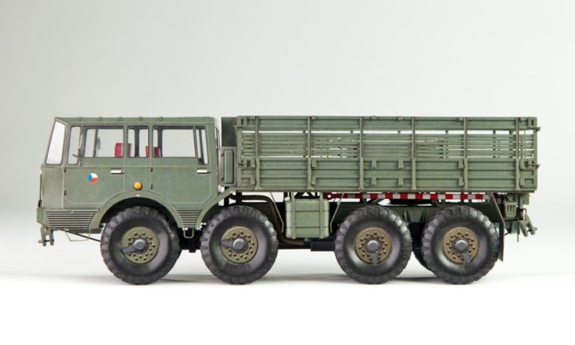Tatra 813 8x8 KOLOS - armádní tahač