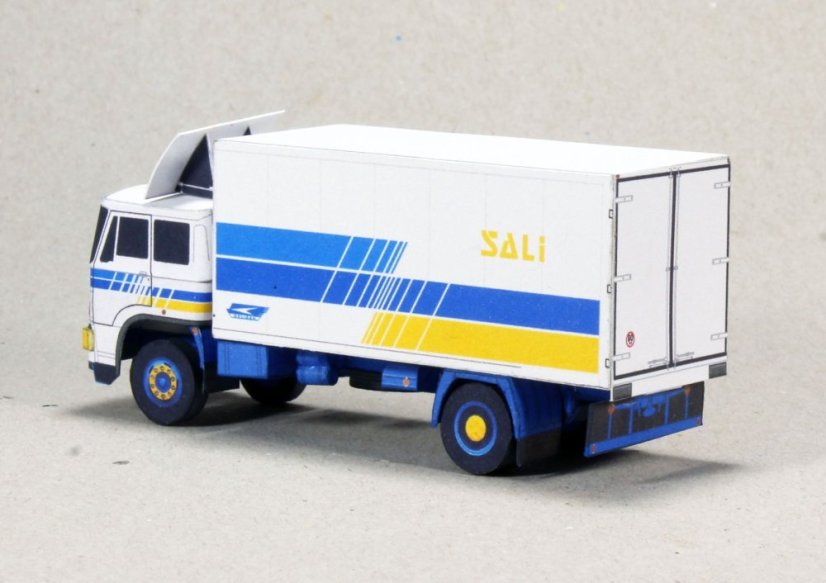 Nákladní automobil s izotermickou skříní