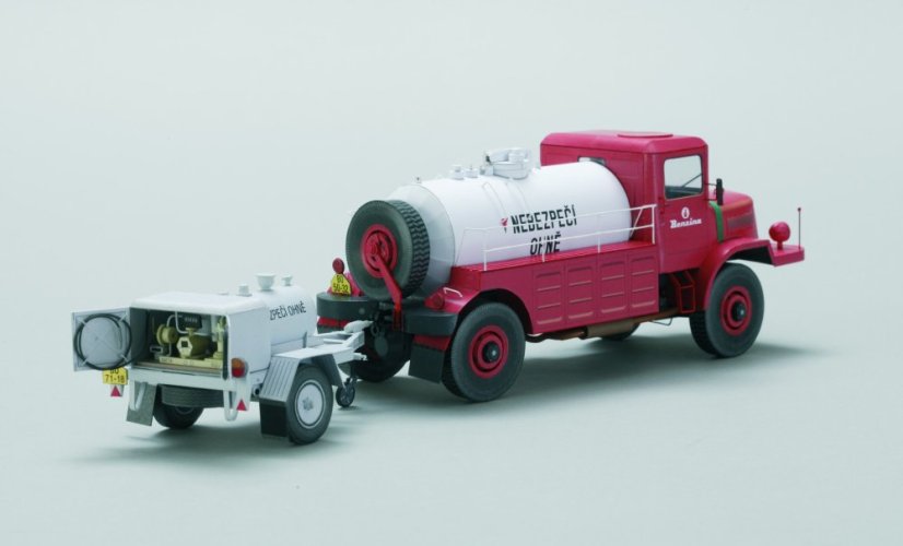 Tatra 128C s palivovým přívěsem HEFA