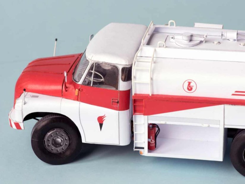 Autocisterna Tatra 138 C-12 Benzina