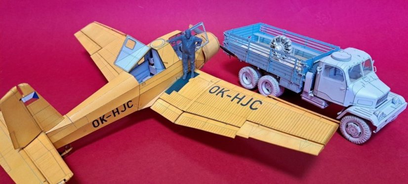 Letadlo Zlín Z-37A - Čmelák