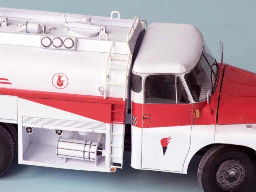 Autocisterna Tatra 138 C-12 Benzina