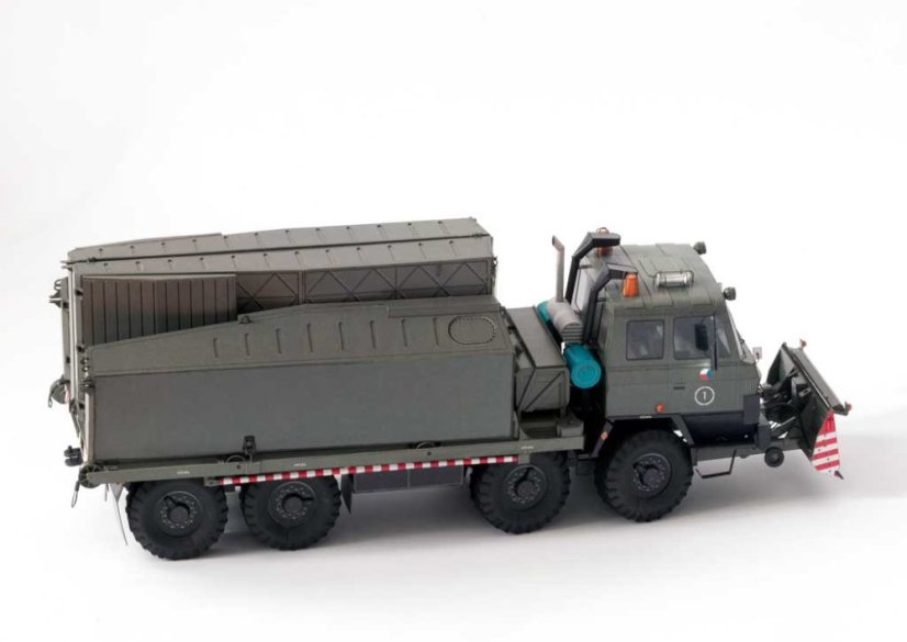 Nosič pontonového sytému Tatra 815 PMH s radlicí a břehovým dílem