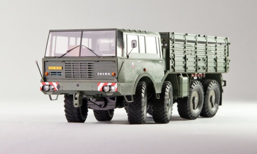 Tatra 813 8x8 KOLOS - armádní tahač