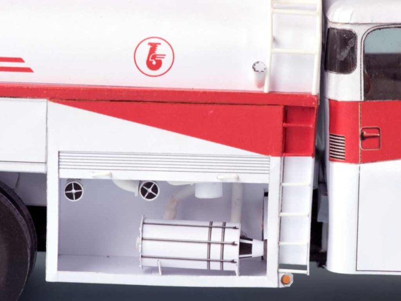 Autocisterna Tatra 138 C-12 Benzina