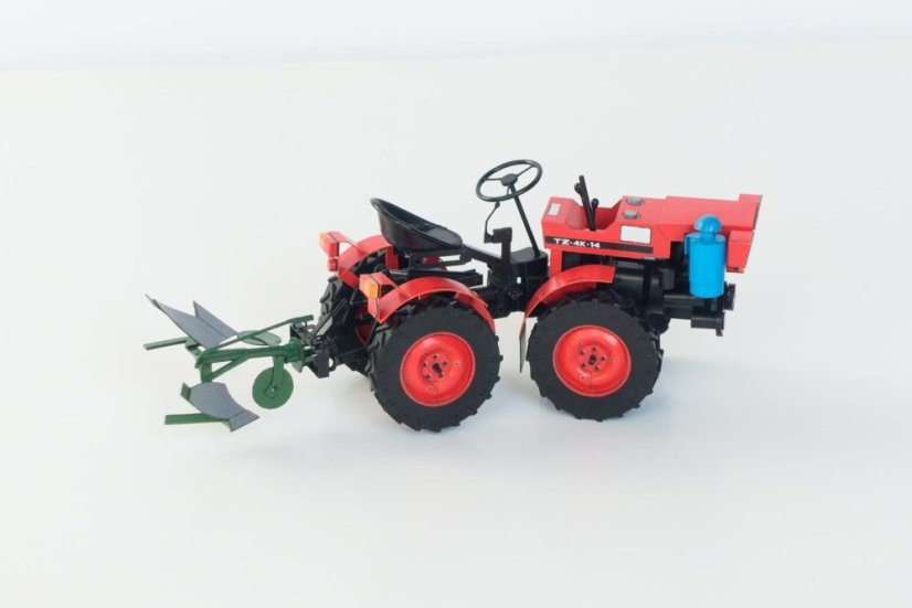 Malotraktor Agrostroj TZ-4K-14 s příslušenstvím