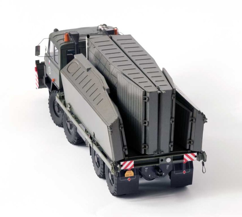 Nosič pontonového sytému Tatra 815 PMH s radlicí a břehovým dílem