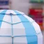 Horkovzdušný balón v oblacích - černo-bílý