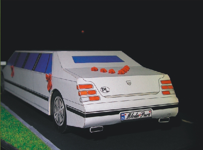 Bíla limuzína "Novomanželé"