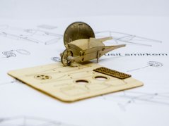 Wooden wheelbarrow 1:72