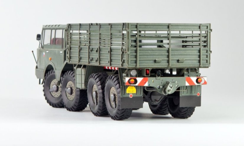 Tatra 813 8x8 KOLOS - armádní tahač