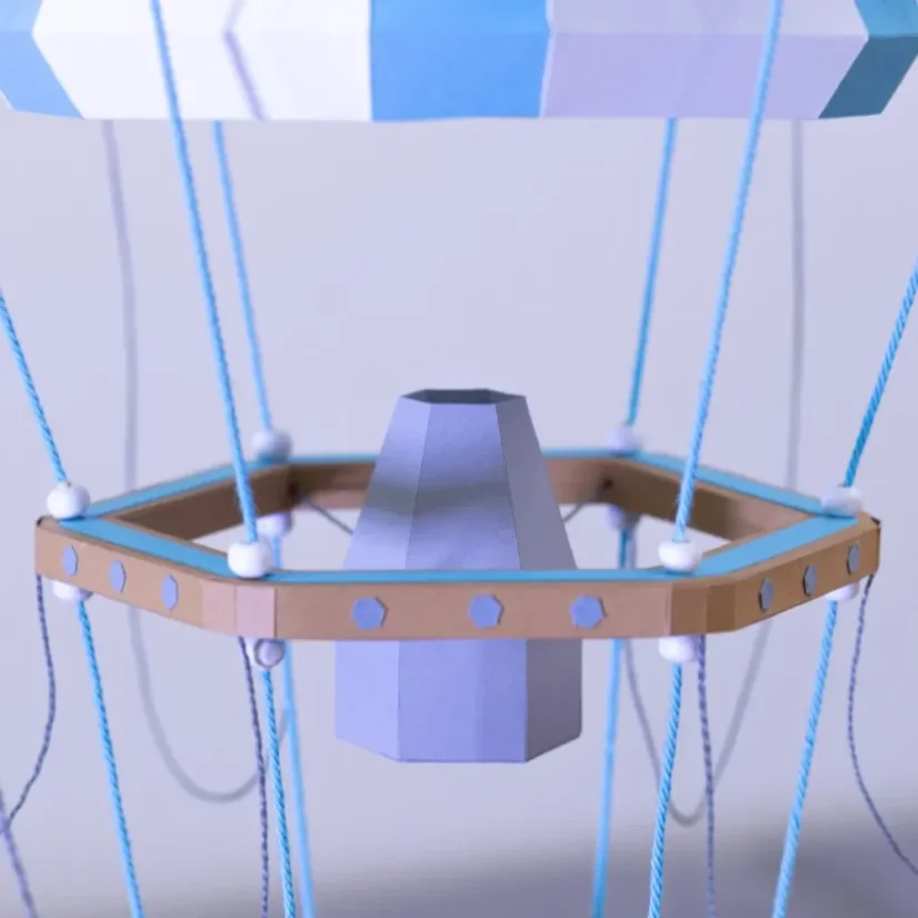 Horkovzdušný balón v oblacích - modrý/ fialový