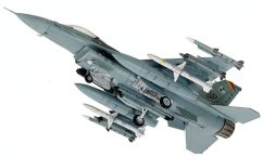 F-16CJ s plnou výbavou