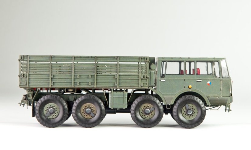 Tatra 813 8x8 KOLOS - armádní tahač