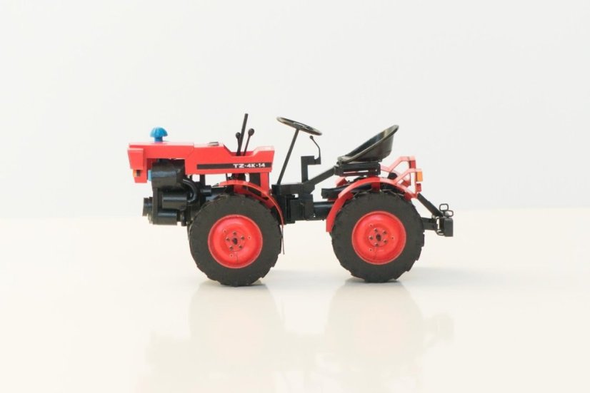 Malotraktor Agrostroj TZ-4K-14 s příslušenstvím