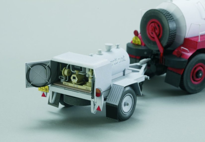 Tatra 128C s palivovým přívěsem HEFA