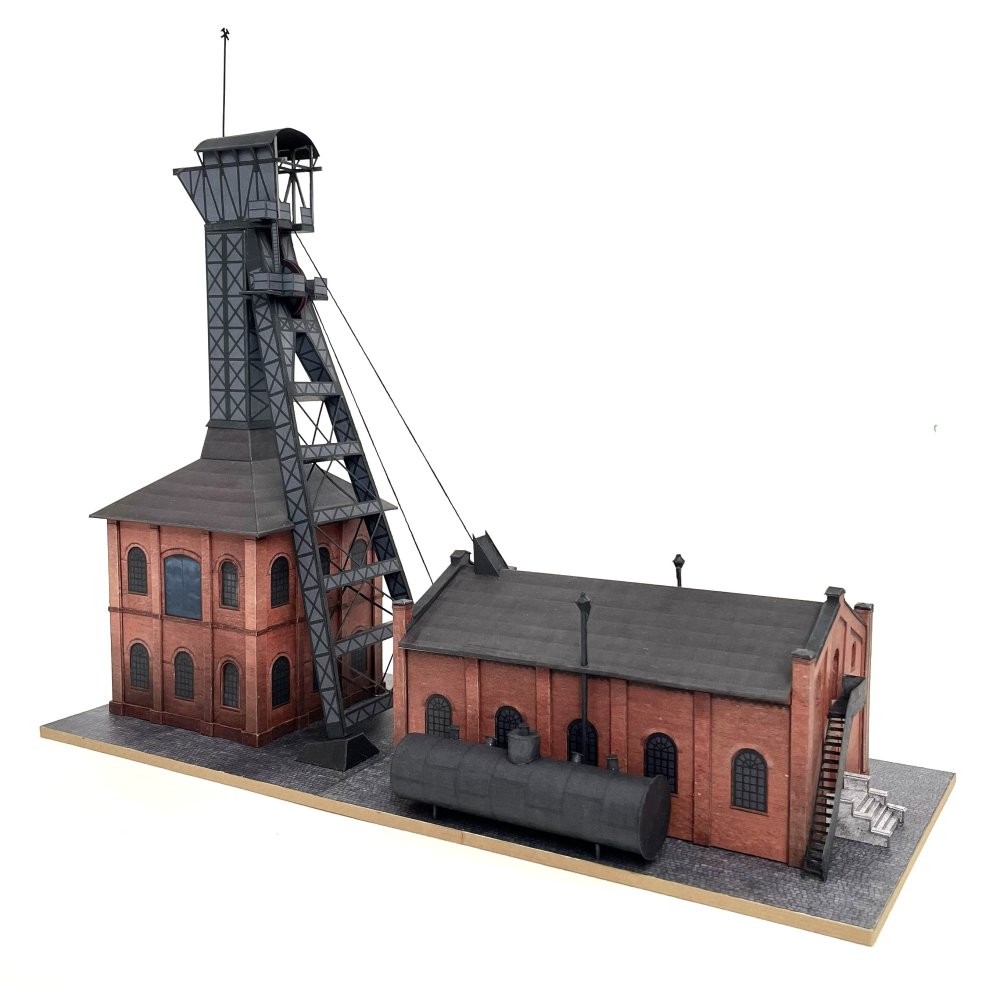 Papírový model důlní šachty Glowacki se strojovnou