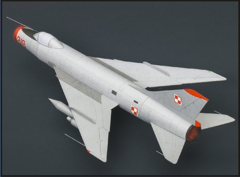 Papírový model stíhacího bombardéru Su-7 BKL